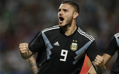 88A8娱乐精华-埃德森与对手相撞后淡定起身