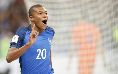 88A8娱乐热评-梅西晒与儿子合影家庭幸福满满